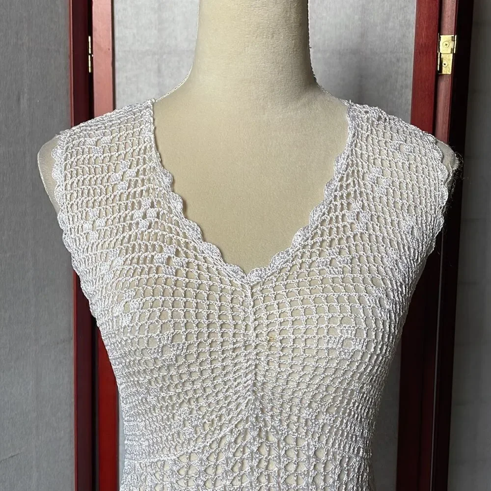 Bette Paige White Sheer Macrame Knit V-Neck Sheer Sleeveless Top (Size: Small)